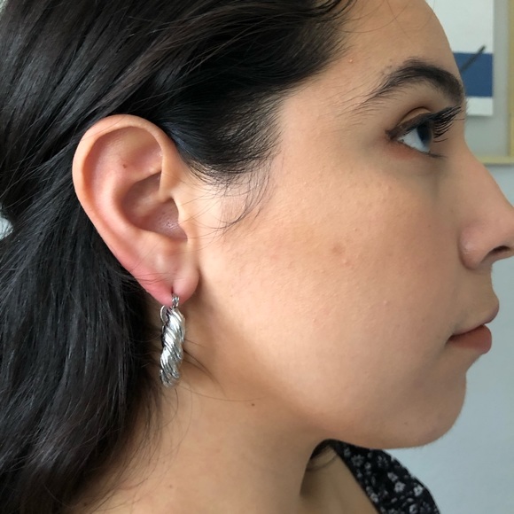 CHURRO TWIST Hoop Earrings in Luna/Silver 🥖 - Picture 2 of 3